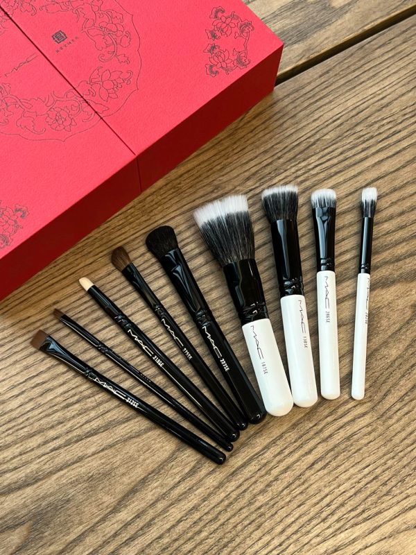 Mac Lunar Makeup Brush Set - Image 5